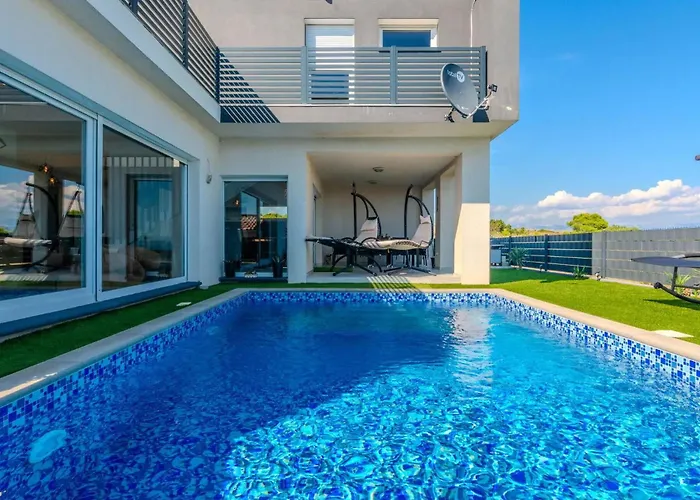 Amazing In With House Sea View