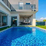 Amazing In With House Sea View