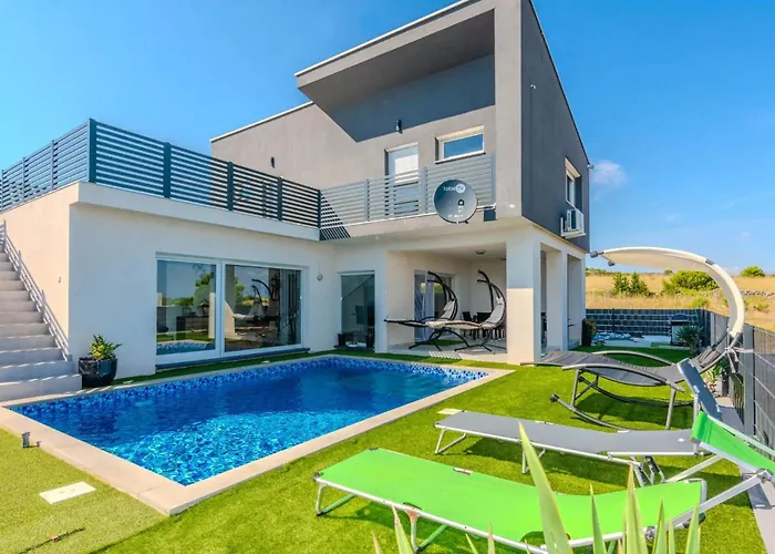 Amazing In With House Sea View